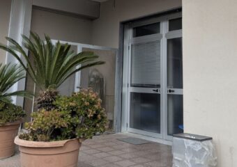 Home004
