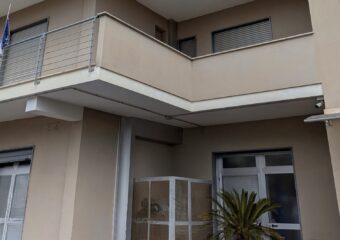 Home003